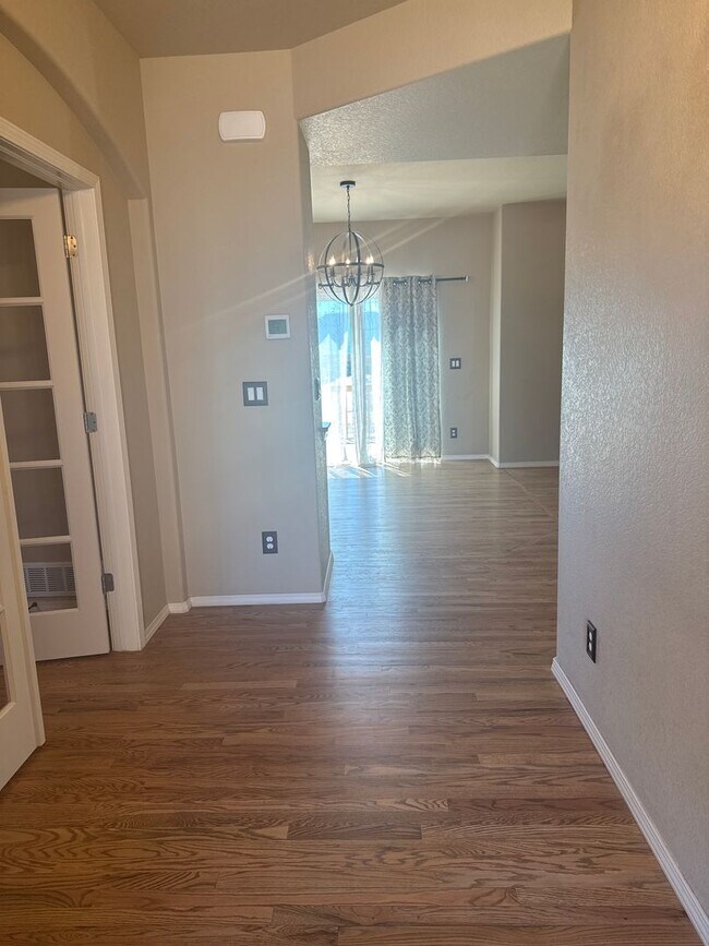 Building Photo - 10732 Echo Canyon Dr