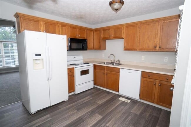 Building Photo - 52 Fieldstone Ct