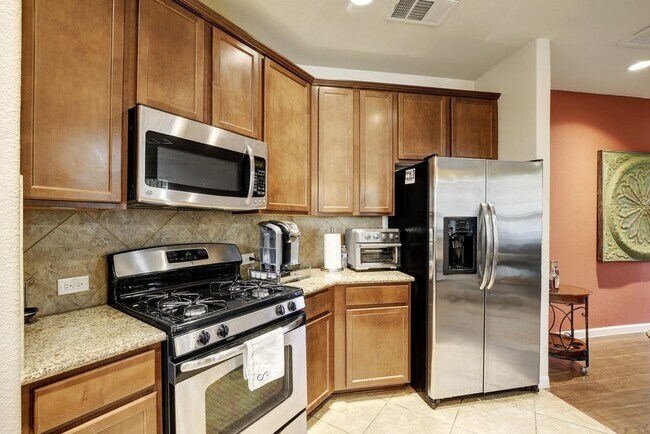 Building Photo - 3101 Davis Ln