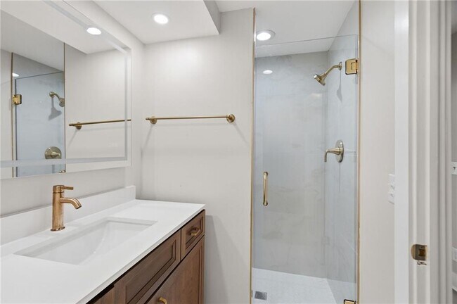 Building Photo - 2632 Peachtree Rd NW