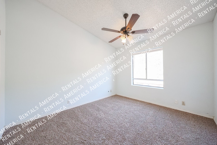 Building Photo - 14203 N 19th Ave