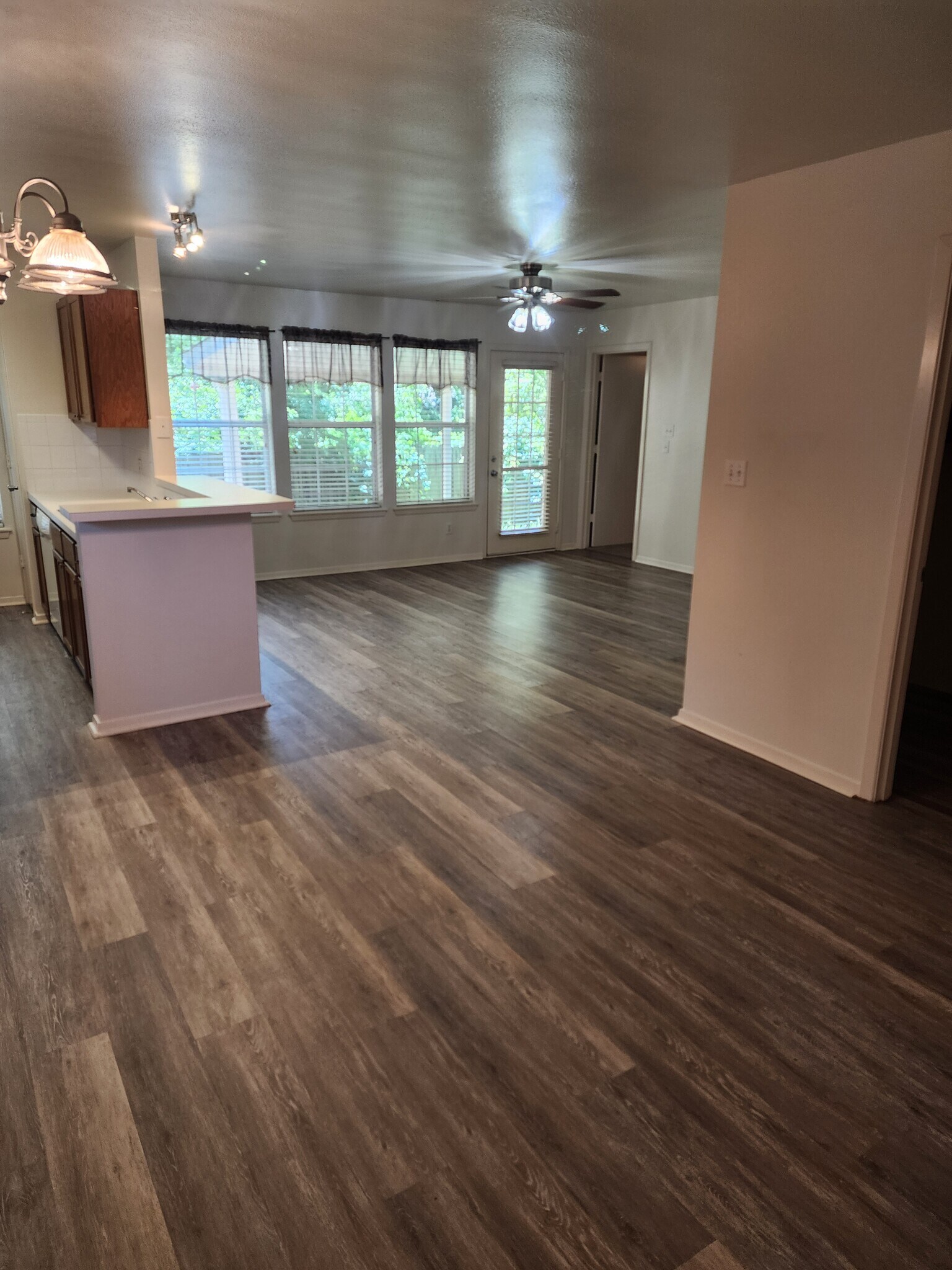 Building Photo - 1141 Woodlands Park Dr