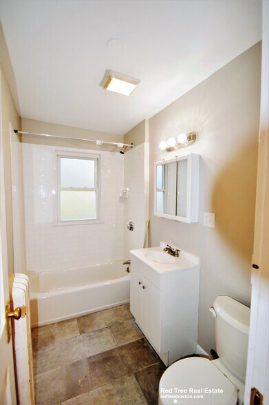 Building Photo - 57 Leamington Rd