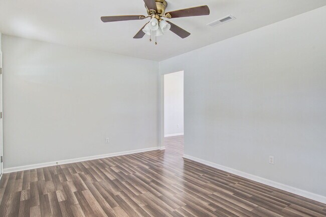 Building Photo - 1908 Swift Ave