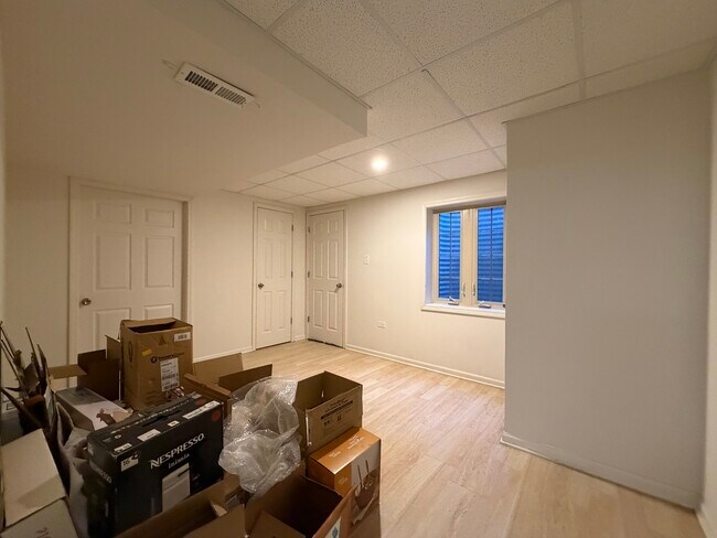 Building Photo - 2573 Waterbury Ln