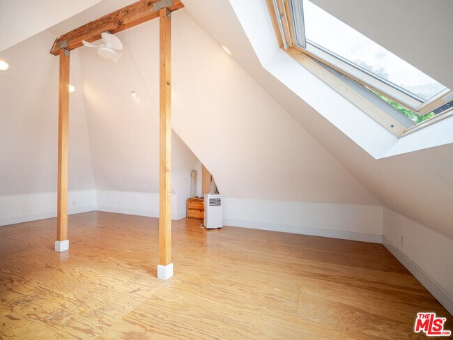 Building Photo - 1321 Hayworth Ave