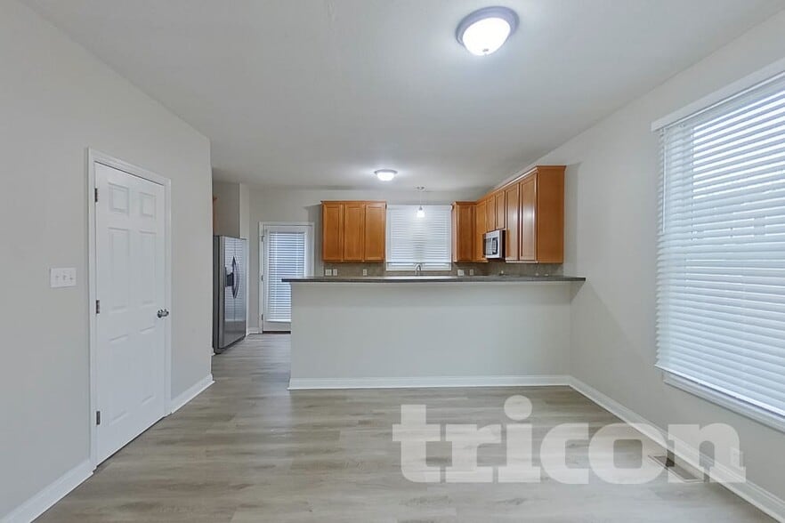 Building Photo - 3301 N Mester St