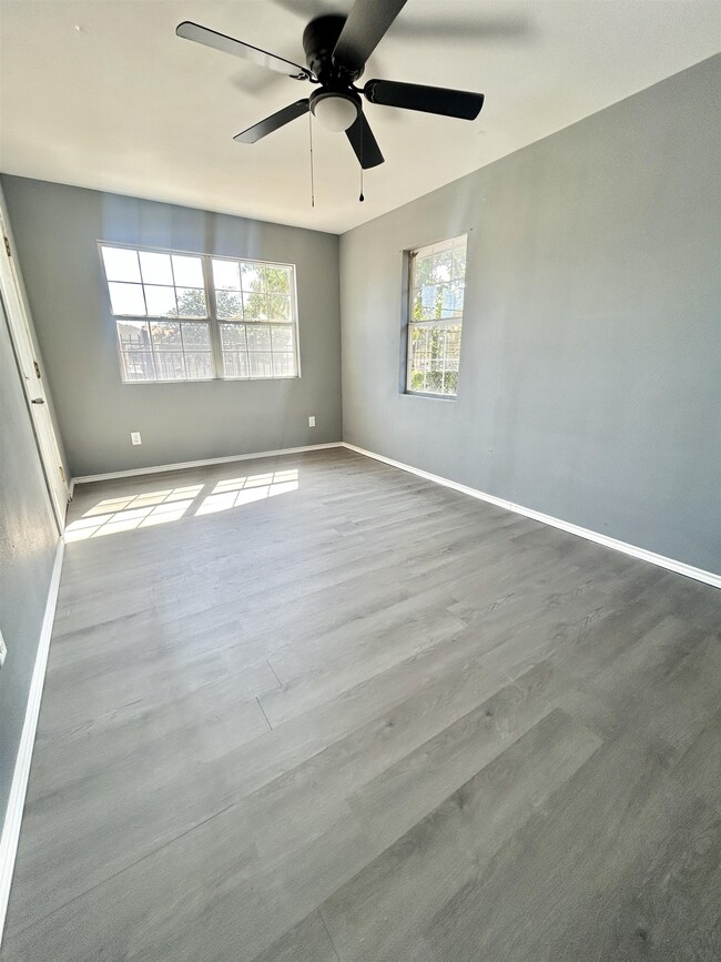 Building Photo - 2314 Pine St