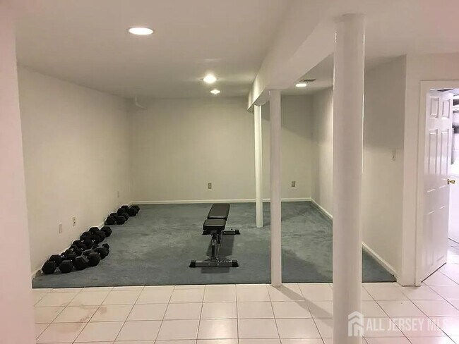 Building Photo - 5 Pheasant Run