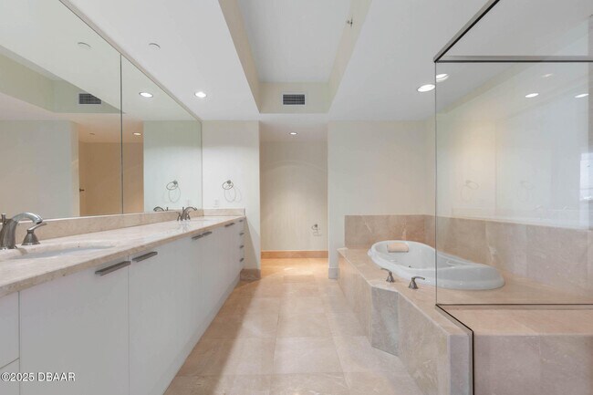 Building Photo - 241 Riverside Dr