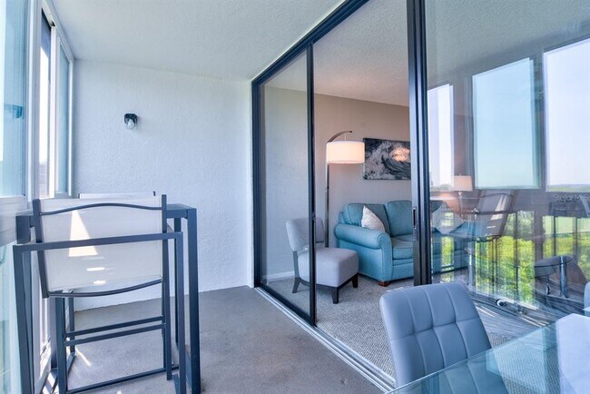 Building Photo - 900 Cove Cay Dr