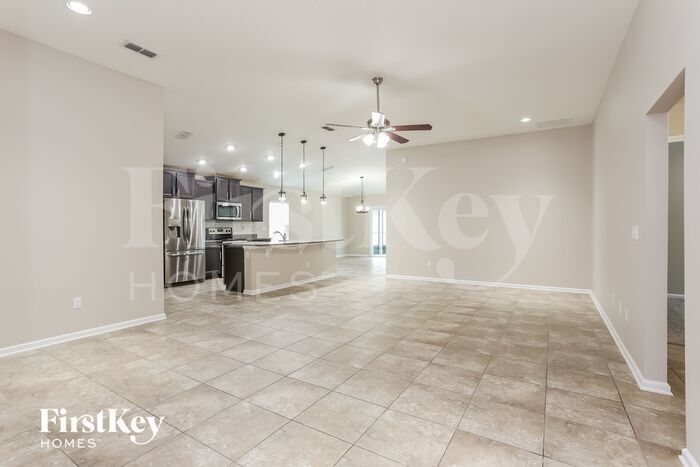 Building Photo - 12556 Itani Wy