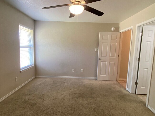 Building Photo - 160 Satch Dr