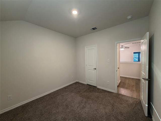 Building Photo - 2025 Buffalo Hill Dr