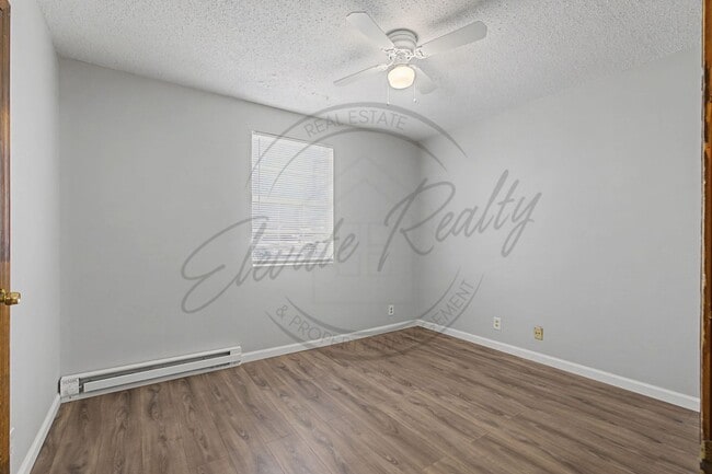 Building Photo - Two Bedroom Ranch Style Duplex in Hermitage!