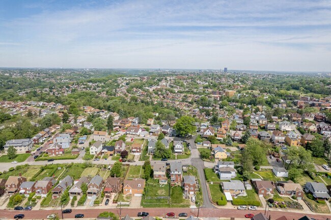 Building Photo - 129 Newburn Ave