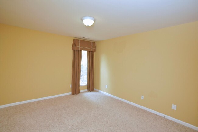 Building Photo - 2105 Corwith Dr