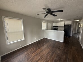 Building Photo - 323 E French Pl