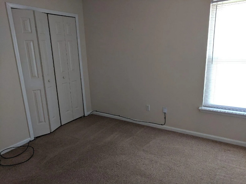 Building Photo - 23996 Creek Parke Cir