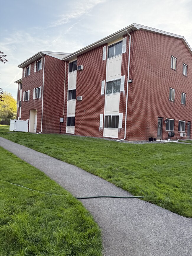 Building Photo - 14 Dailey St