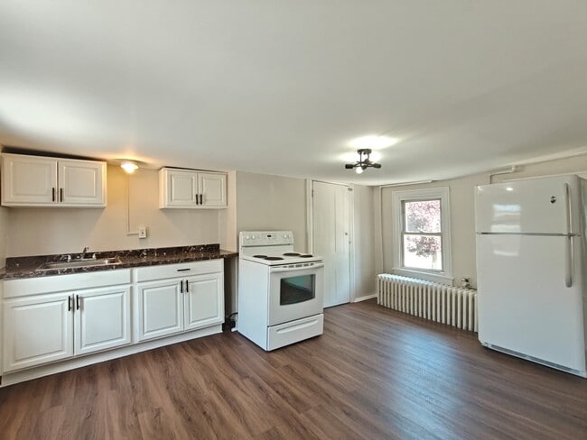 Building Photo - 317 Borden St