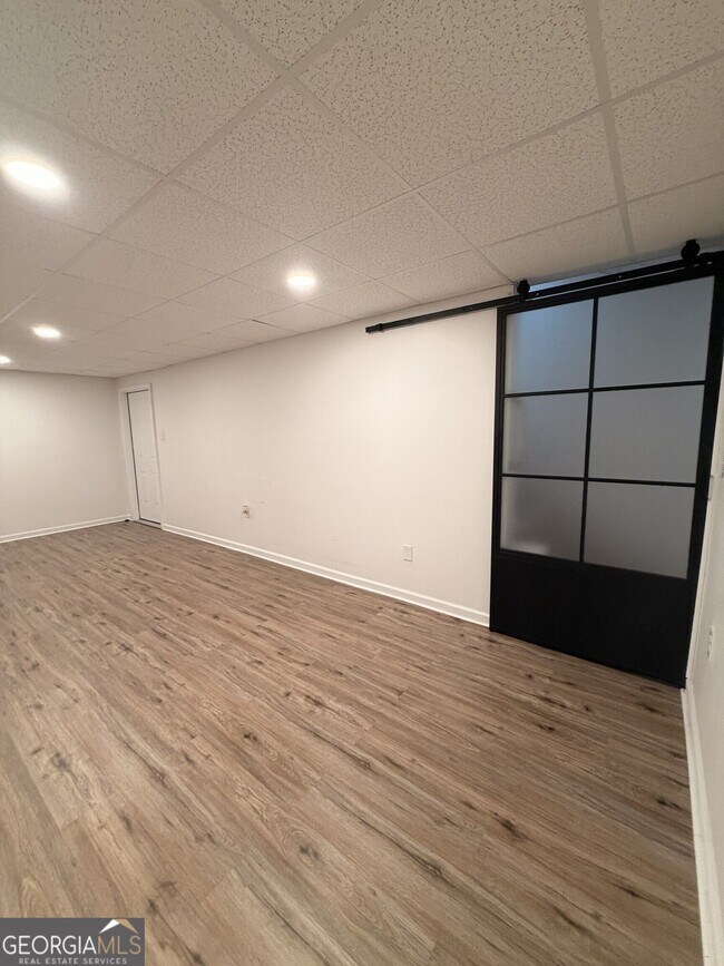 Building Photo - 640 Valerie Cir
