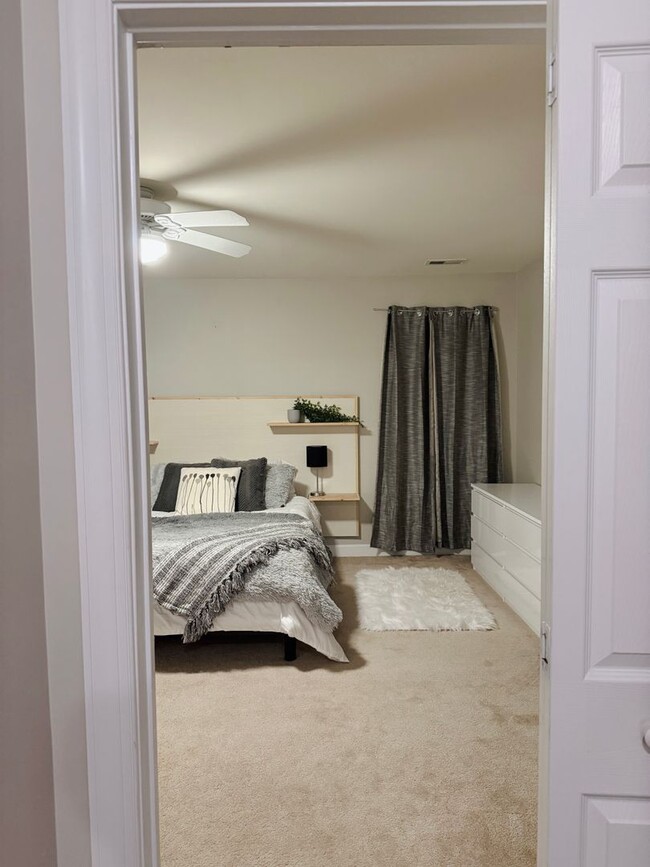 Building Photo - Spacious 2-Bedroom Townhome in Amenity-Ric...