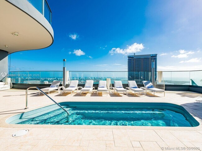 Building Photo - 1000 Brickell Plaza