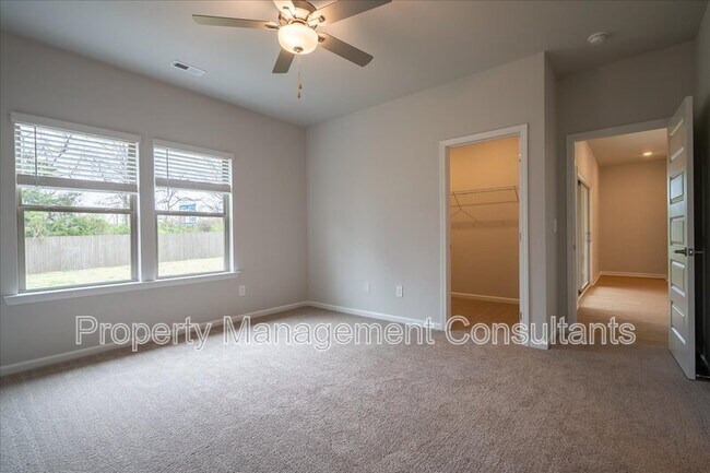 Building Photo - 14653 Mountain Strm Dr