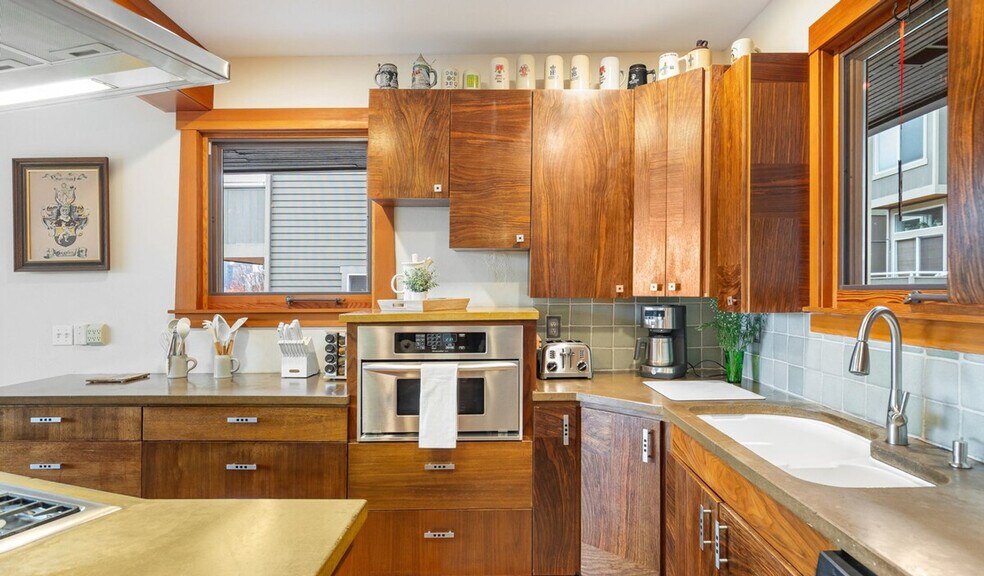 Building Photo - 173 Aloha St