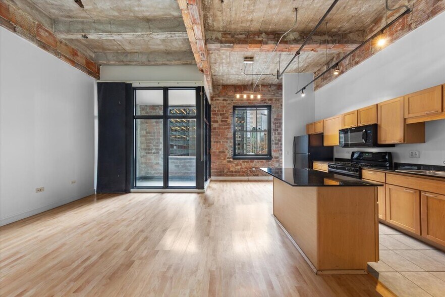 Building Photo - 20 N State St