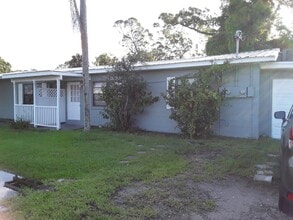 Building Photo - Great location two bedroom one bath with a...