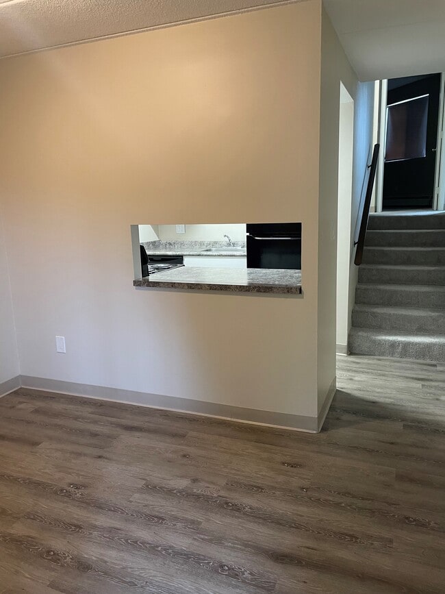 Building Photo - Wakefield one, two, and three bedrooms with heating included