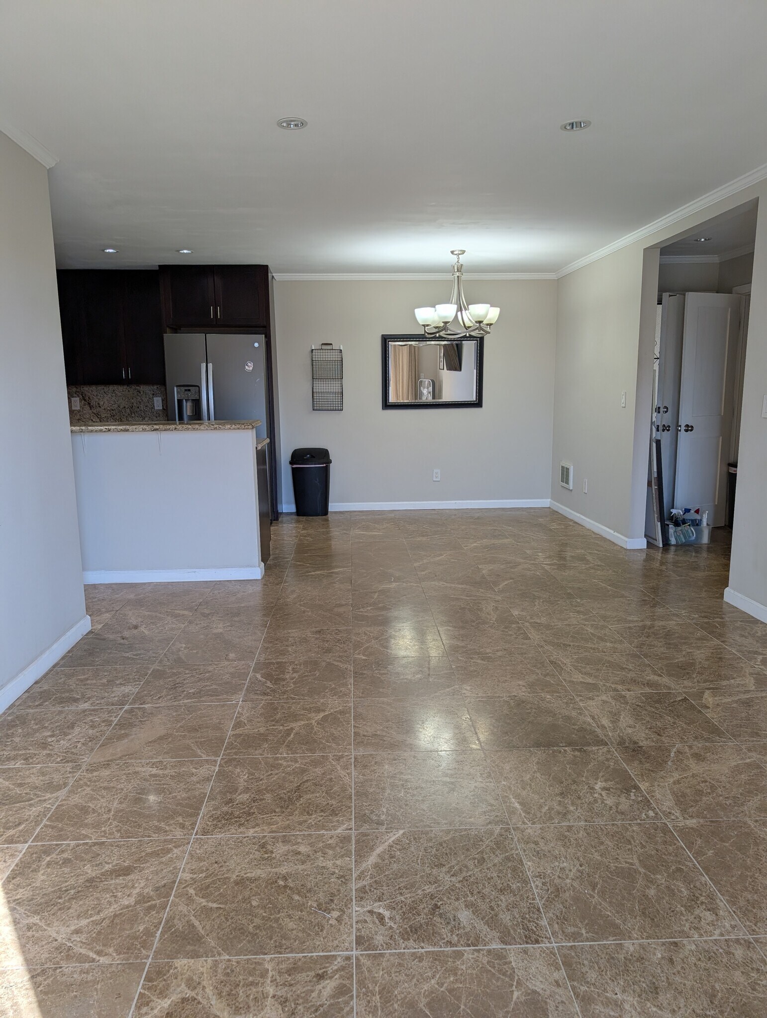 Building Photo - 1855 Diamond St