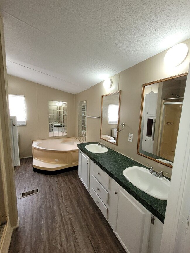 Building Photo - NOW PRE-LEASING-Accepting Applications- Elbert Co-Bowman, GA- 4 Bedroom and 2 Bathroom Manufactur...