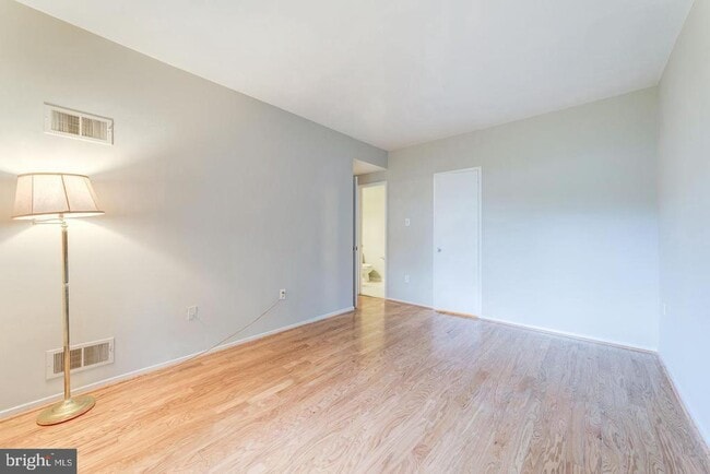 Building Photo - 7938 Bentley Village Dr