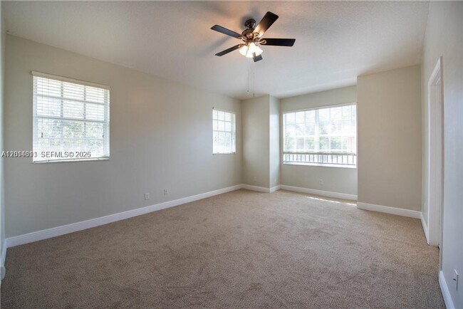 Building Photo - 3371 Lakeside Dr