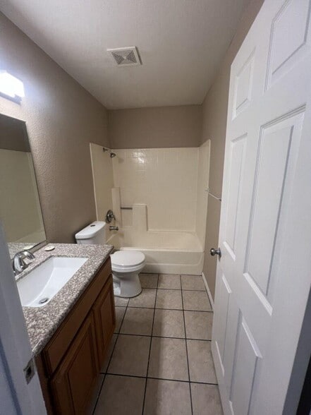 Building Photo - 3150 Soft Breezes Dr