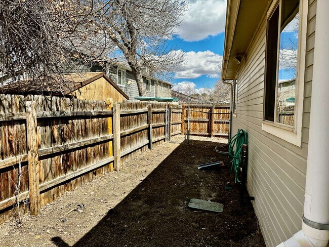 Building Photo - "Charming Home in the Cottonwood Community!"