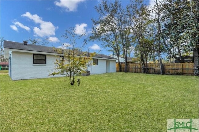 Building Photo - 206 Seminole St