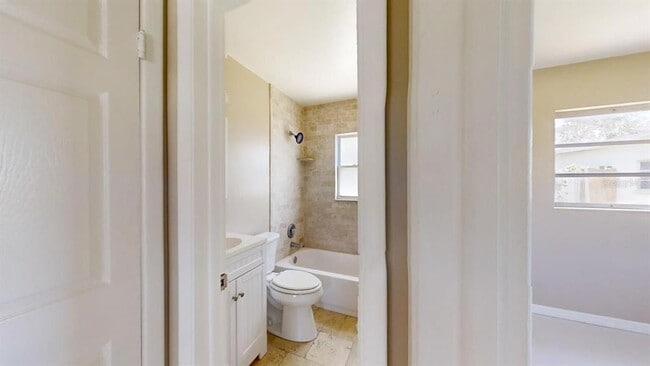 Building Photo - 4902 Largo Terrace