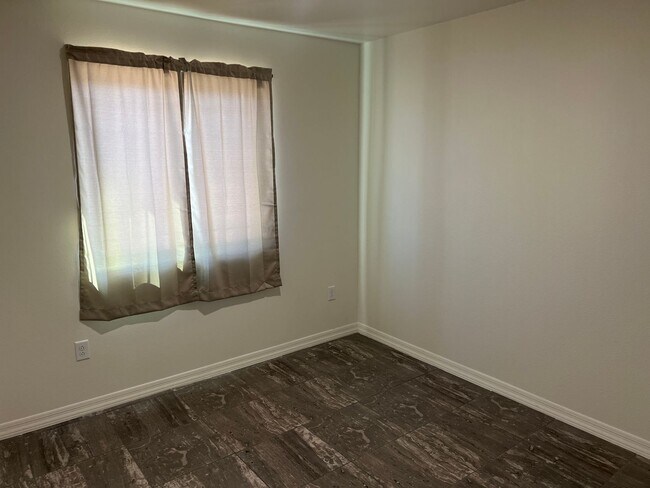 Building Photo - 3 Bedroom 2 Bath Home with fencing in San Luis AZ.