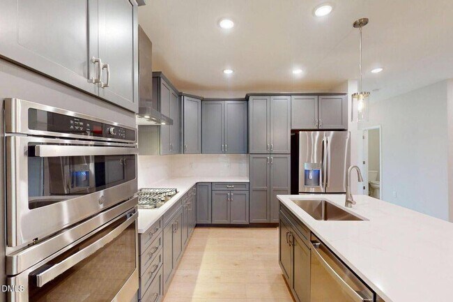 Building Photo - 2459 Englemann Dr