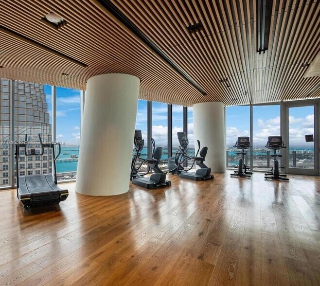 Building Photo - 300 Biscayne Boulevard Way