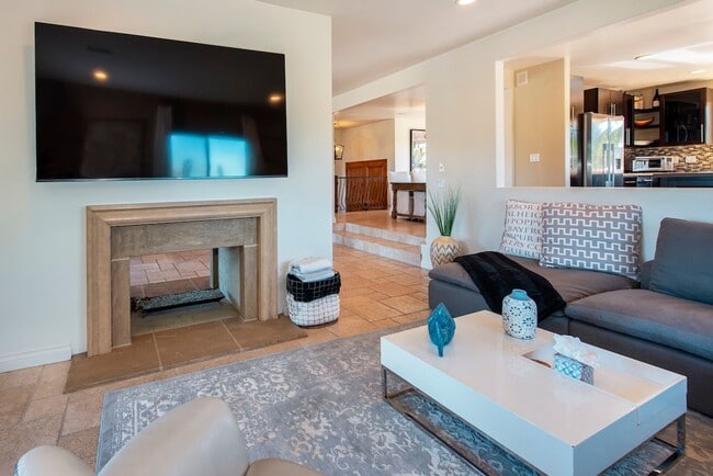 Building Photo - Spectacular View Home for Lease in Bel Air Knolls