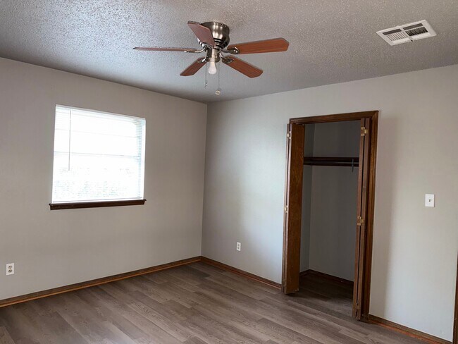Building Photo - 1900 N Moulton Ct
