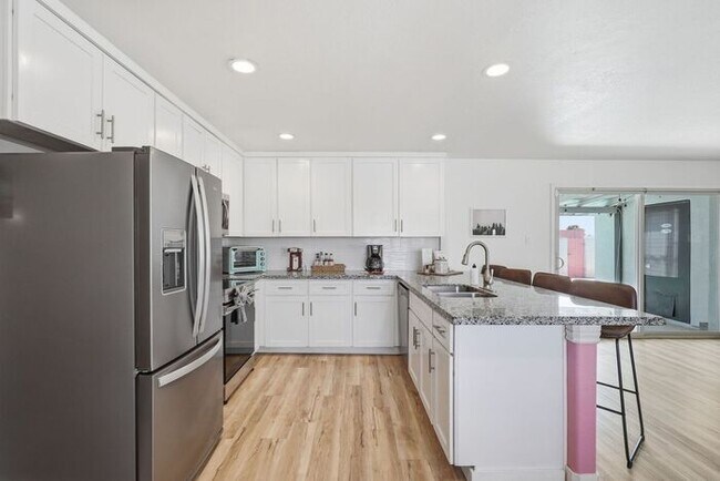 Building Photo - Scottsdale Oasis Ready for July move-in!