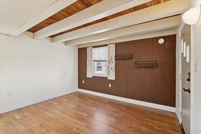 Building Photo - Charming 2-Bedroom Single-Family Home with off Street Parking