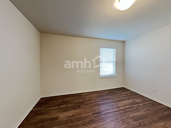 Building Photo - 7822 Creekshore Cove