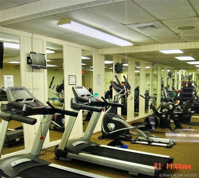 Building Photo - 16919 N Bay Rd